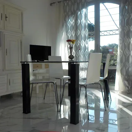 Apartment Angelina Grimaud